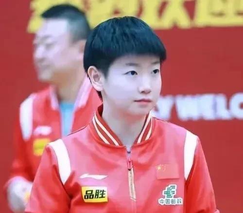 孙颖莎教练一开始是张琴，然后是黄海成，黄海成走后，孙颖莎就吃百家饭。期间李隼也