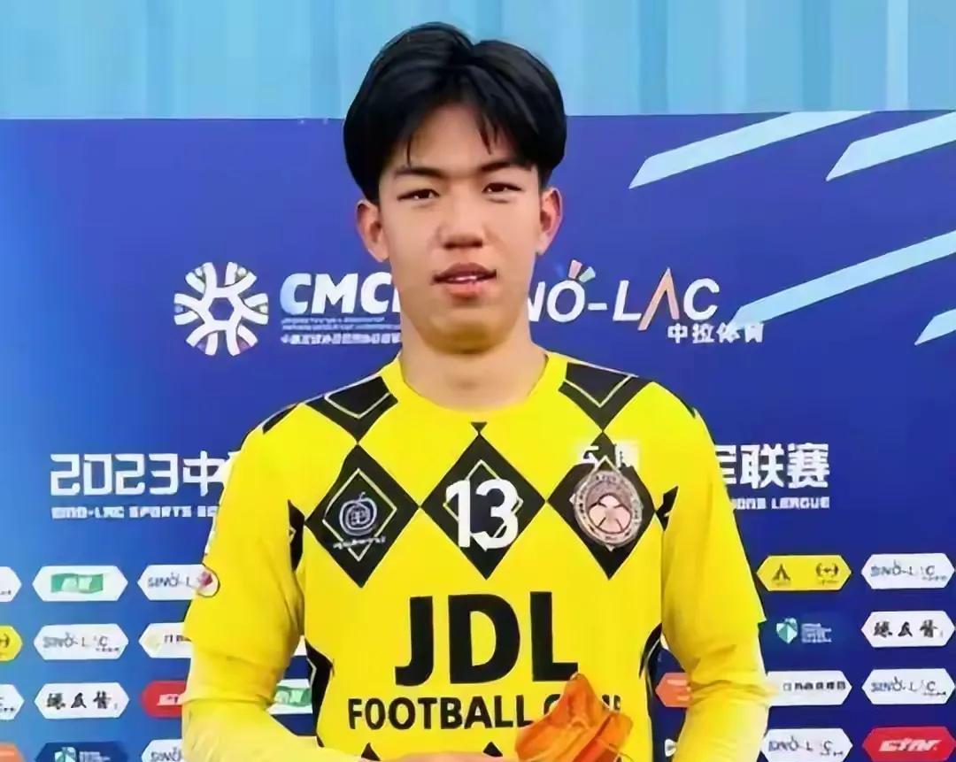 中国年轻球员成功留洋模板，20岁王博豪留洋3个月就入选安东尼奥中国U22国足，王