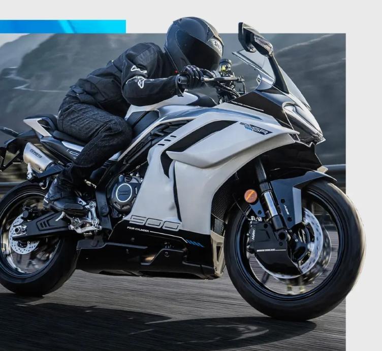 3万级四缸仿赛摩托车！张雪500RRvs凯越450RR，谁才是打工人的梦中情