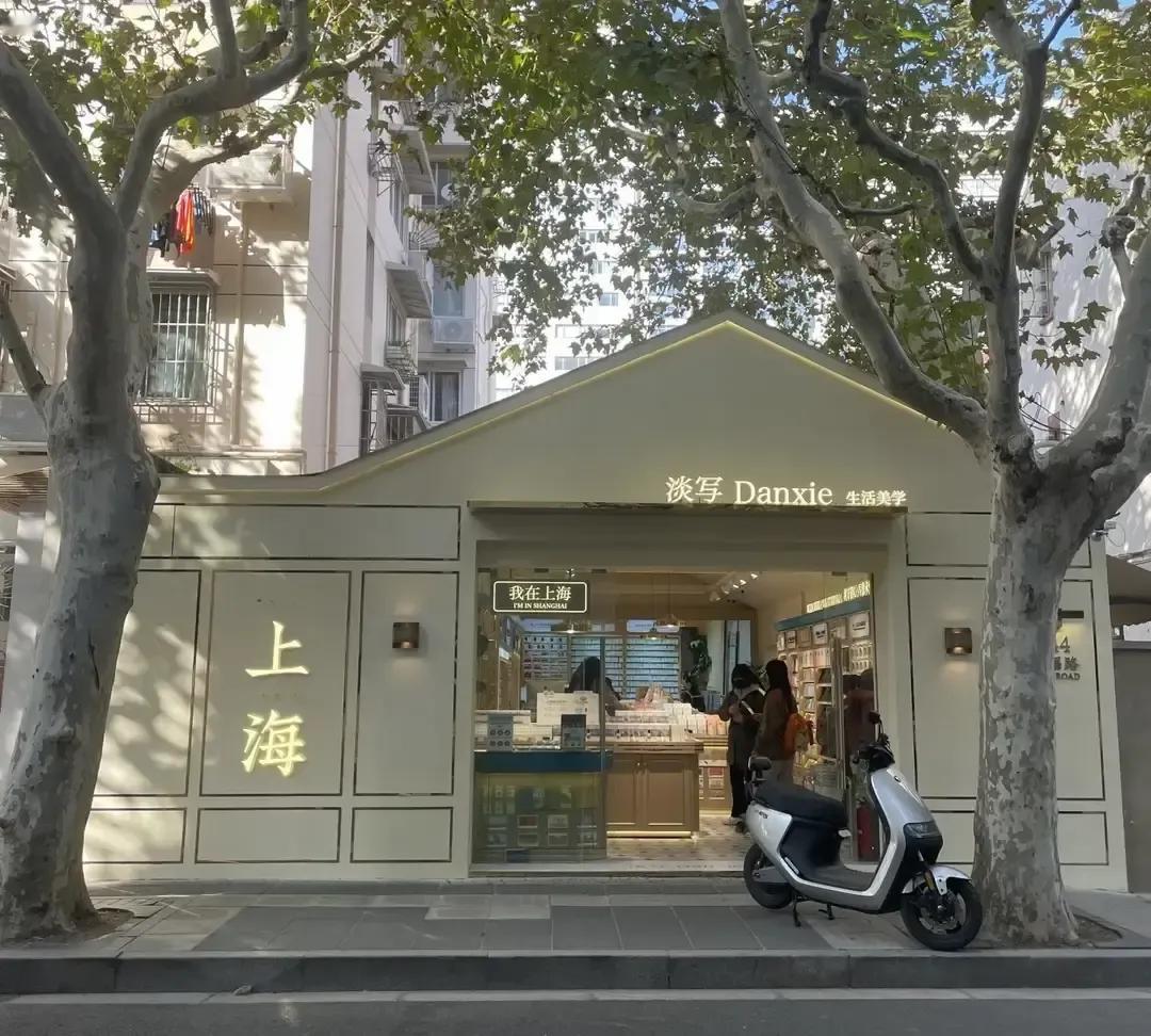 同事早上接到自称快递客服的陌生电话，对方刚问生日他就挂掉。十点多派出所来电，说