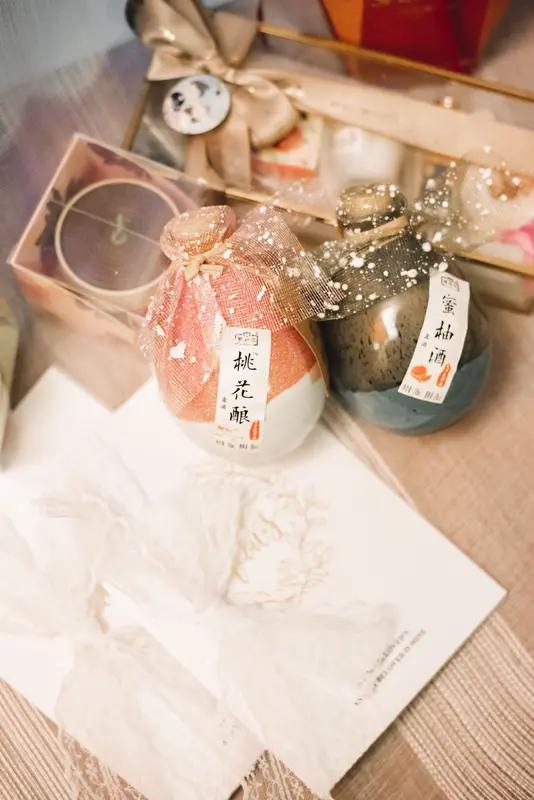 福建这场婚礼太豪横了，伴手礼按箱提，直接在网上炸开了锅。这婚礼位于福建沿海经济发