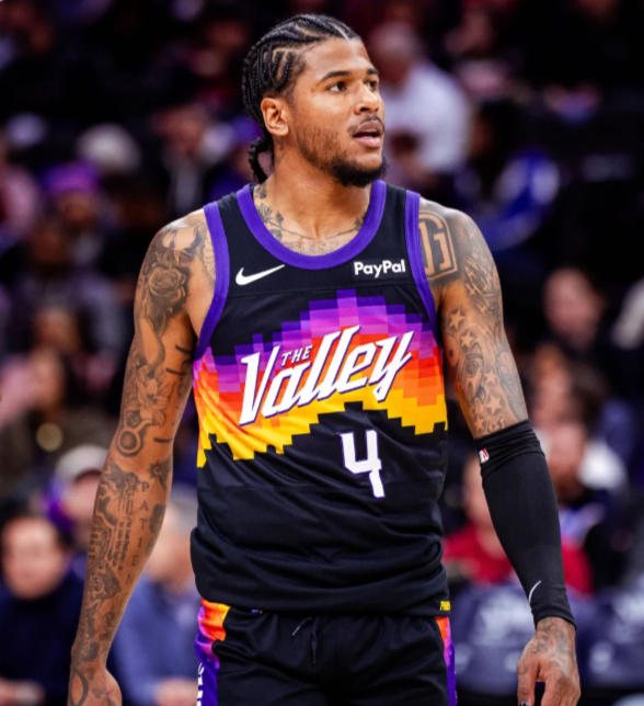 由于太阳已经触发第二土豪线，所以提前续约格林的可能性极小理论上杰伦格林有资格得