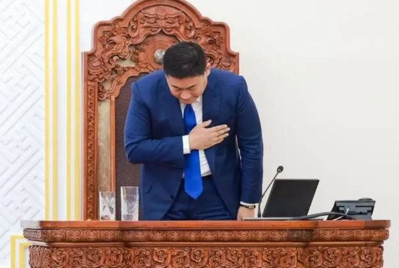 不到350万的人口，那么大的地盘，那么多的资源，本来应该是人人幸福、财富自由的，