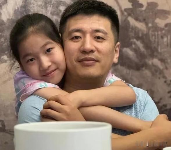 张雪峰11岁女儿，接手公司股份了！7月2号，张雪峰的11岁女儿张姩菡，正式