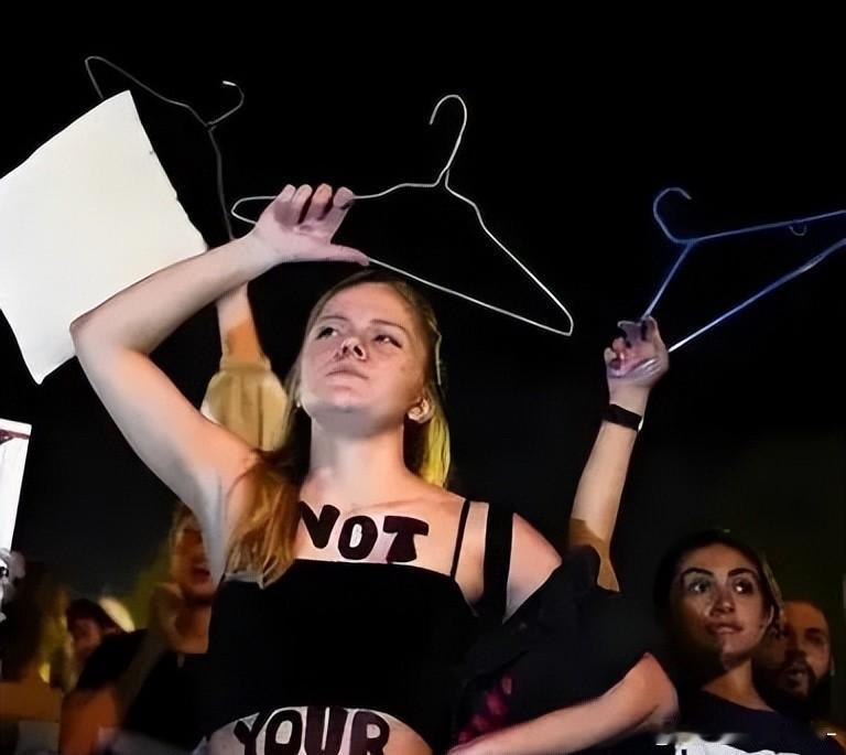 咋眼一看，这叽里咕噜说的啥呢？转念一想，我去……这就是我看到的美国