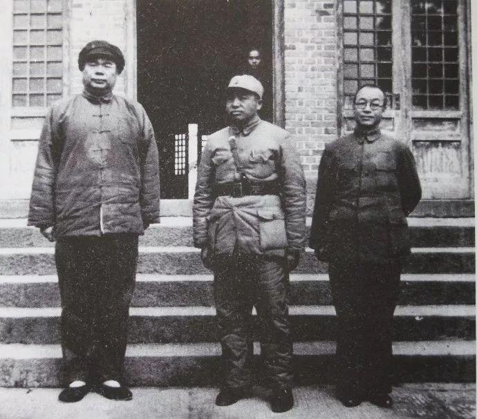 摩擦专家鹿钟麟被八路军打败，狼狈逃跑，彭德怀说，国共还要合作，放他走吧，以后好见