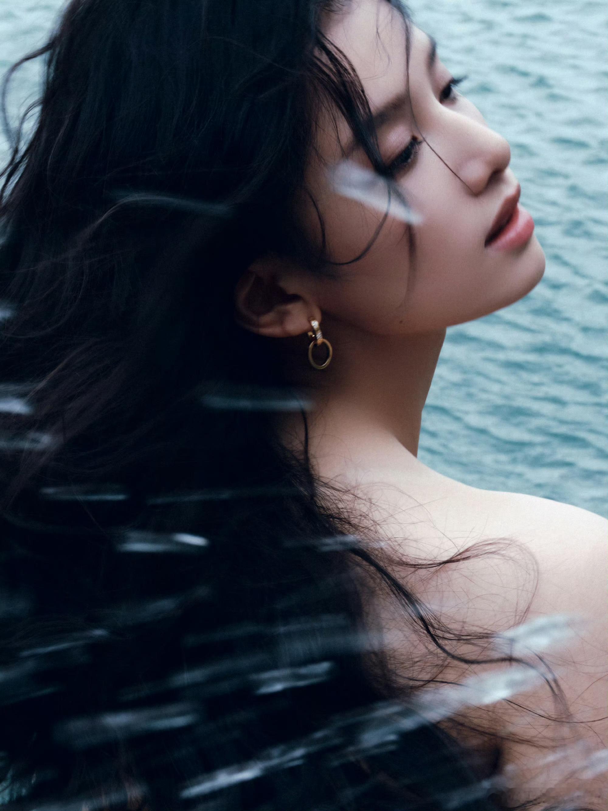 张婧仪elle红毯张婧仪elle红毯造型期待张婧仪elle红毯造型​​​