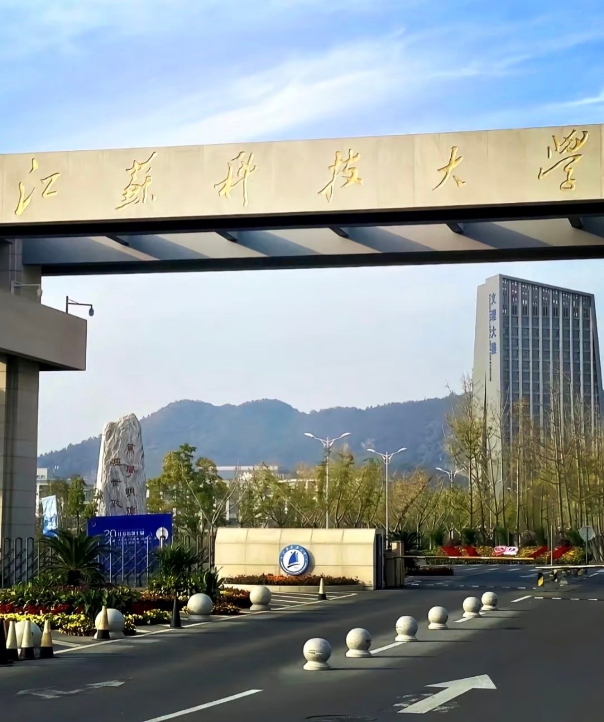 江苏科技大学那个事，又仔细看了一遍，真不太相信是材料审核把关不严的事，论文真的一