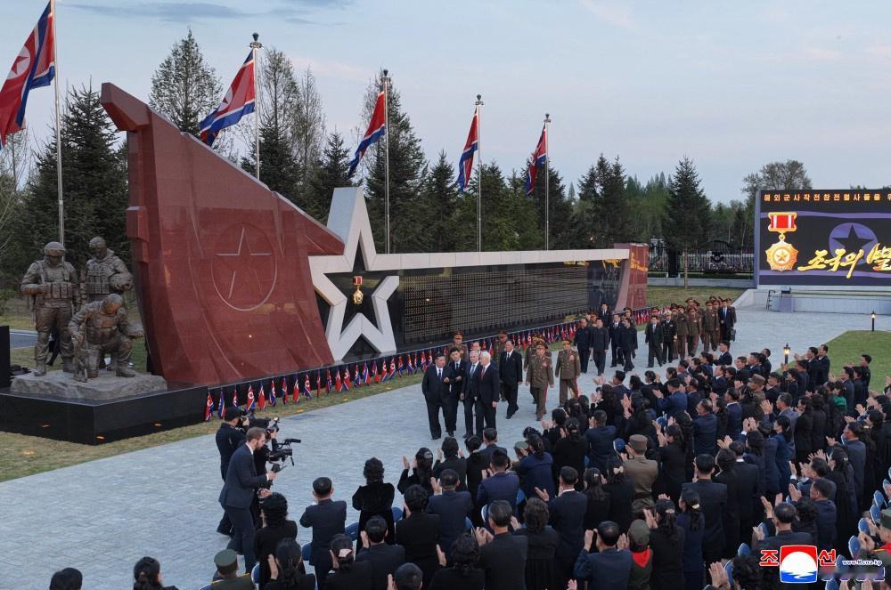 朝鲜特战队，瓦格纳，车臣军队，俄罗斯正规部队，轮番和乌克兰打了四年了，当前还处于