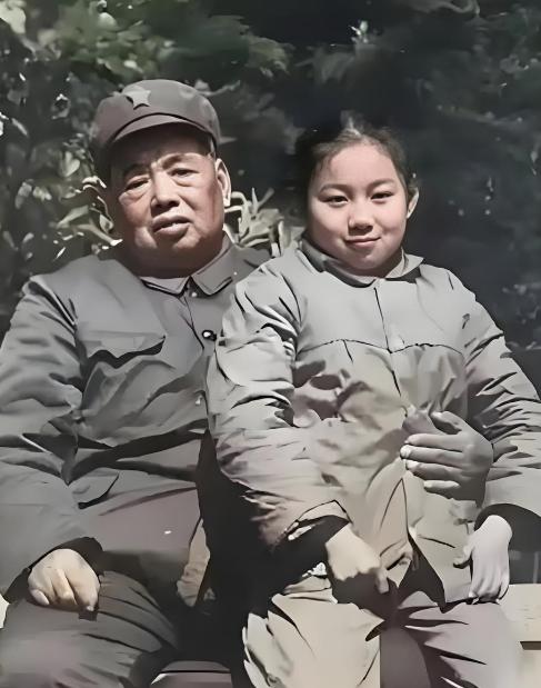 1967年1月21日，南京军区副司令员、东海舰队司令员陶勇中将，在上海东海舰队招