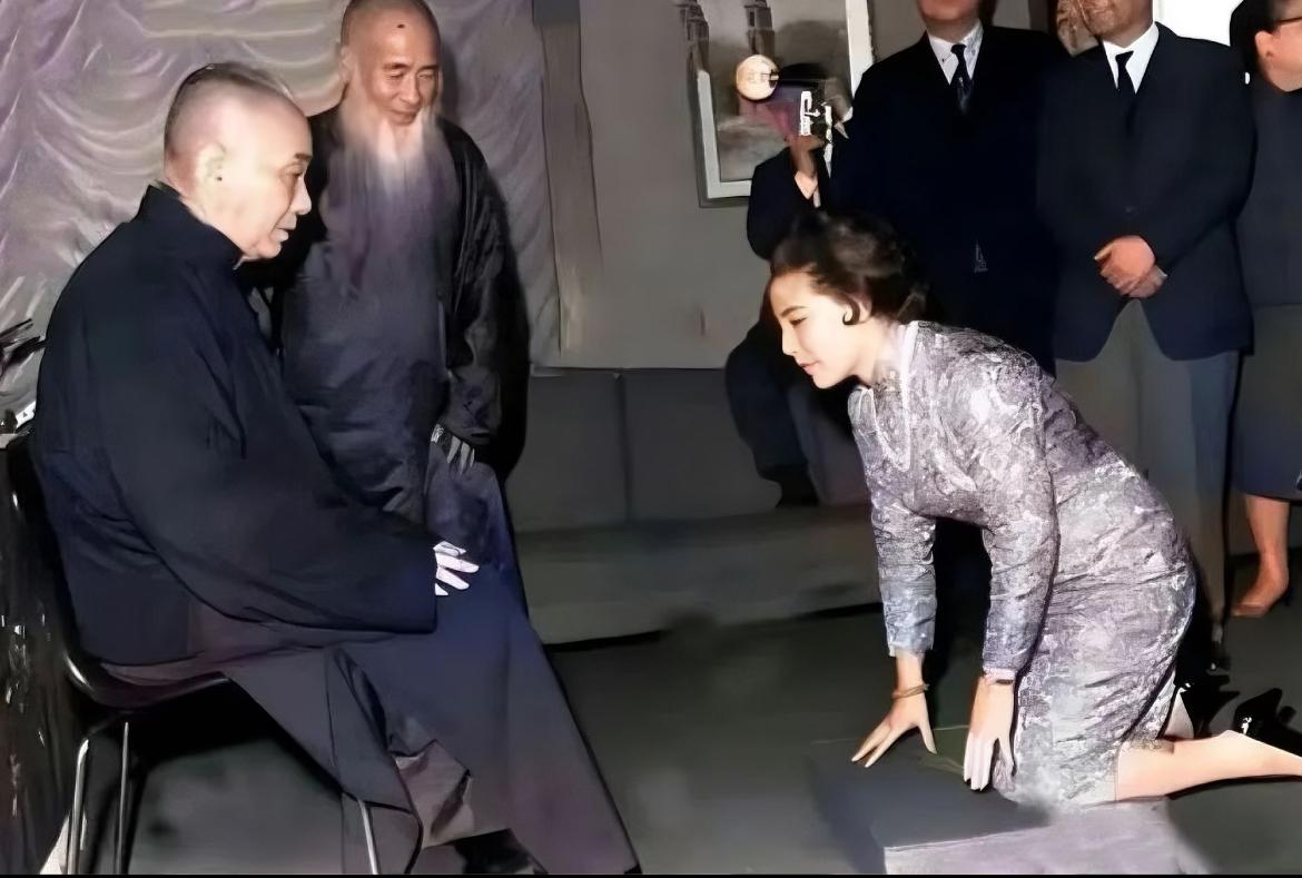 张大千的小娇妻要学画，张大千不教，引荐了自己的好友马寿华，还专门给小娇妻摆拜师宴