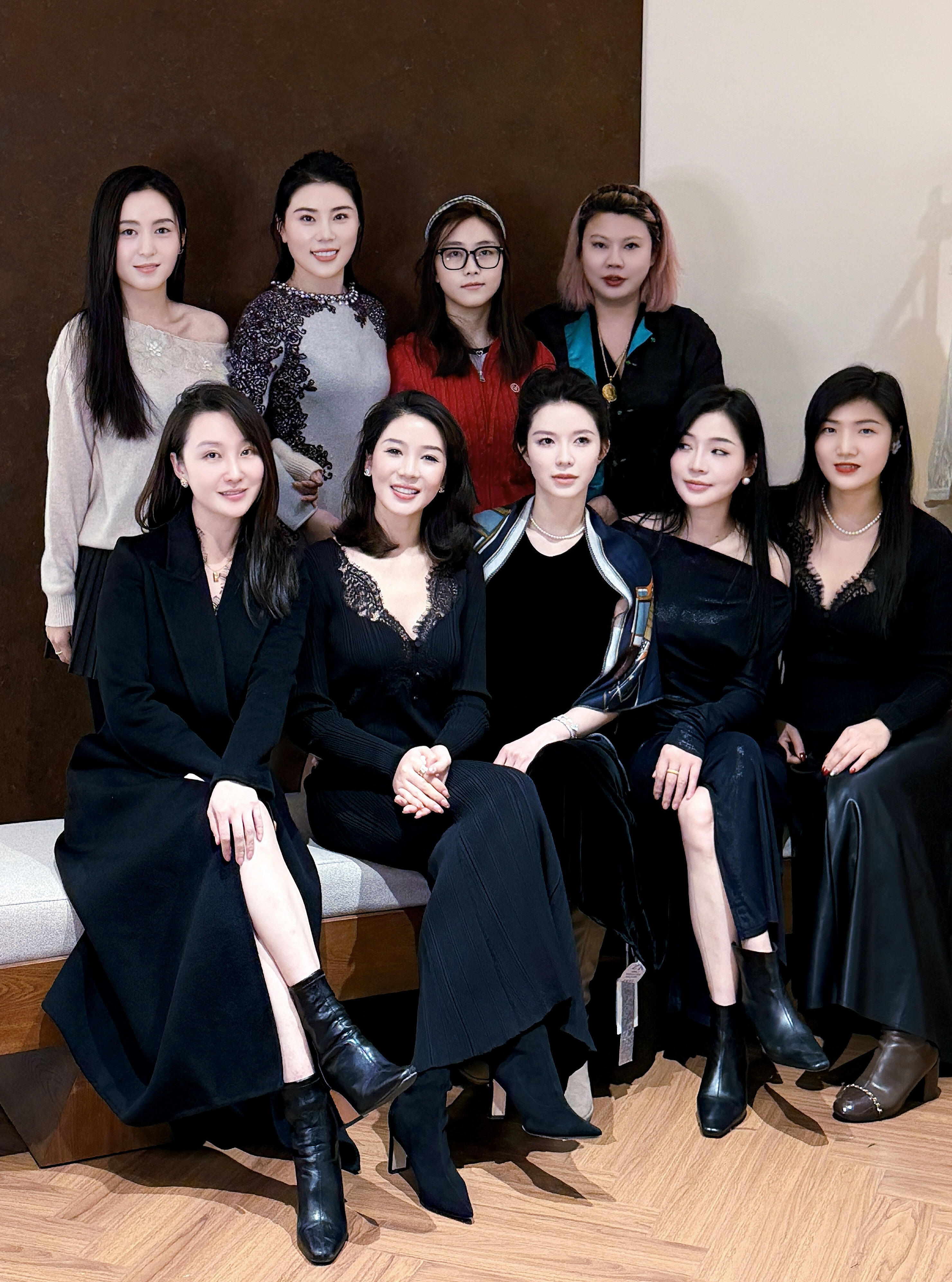 第一眼，谁的气场更强大？