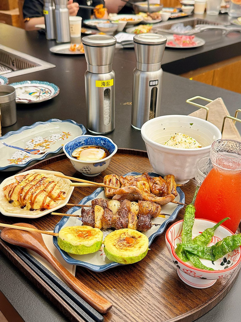 板音打卡好吃认证😋板前的氛围没得说，最喜欢牛肋条、牛肉饭、西葫芦武汉