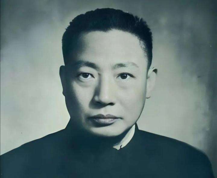 戴笠坠亡后军统濒临覆灭，毛人凤晚年道出真相：吞并我们的并非陈诚？1946年3