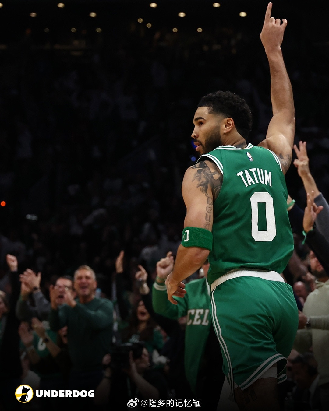 出战27分钟，16投6中，15分12篮板7助攻，正负值+20塔图姆用一场大胜宣告