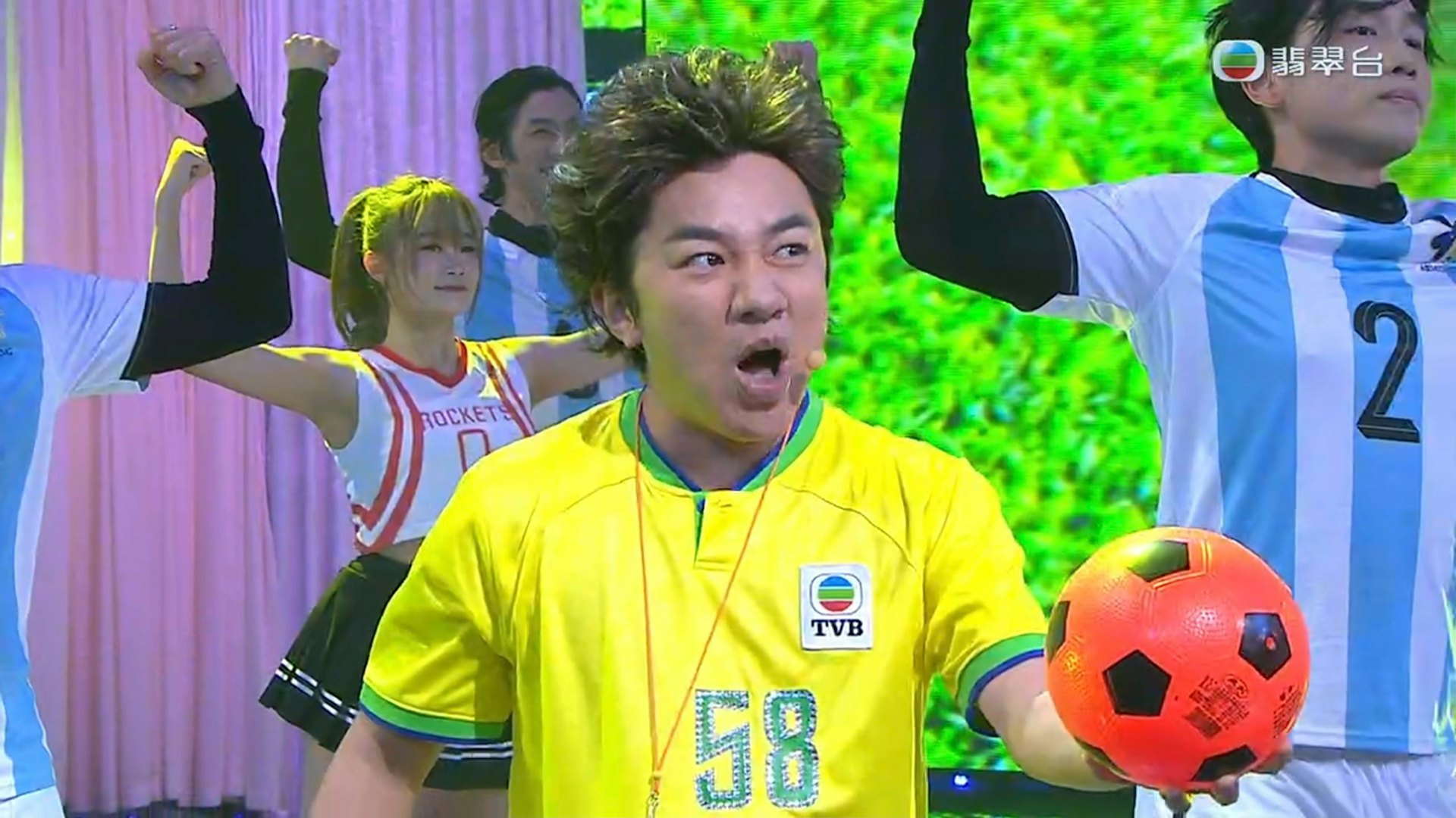 李思捷扮古天乐、王祖蓝扮陈百祥、阮兆祥扮《新闻女王》的“Man姐”。