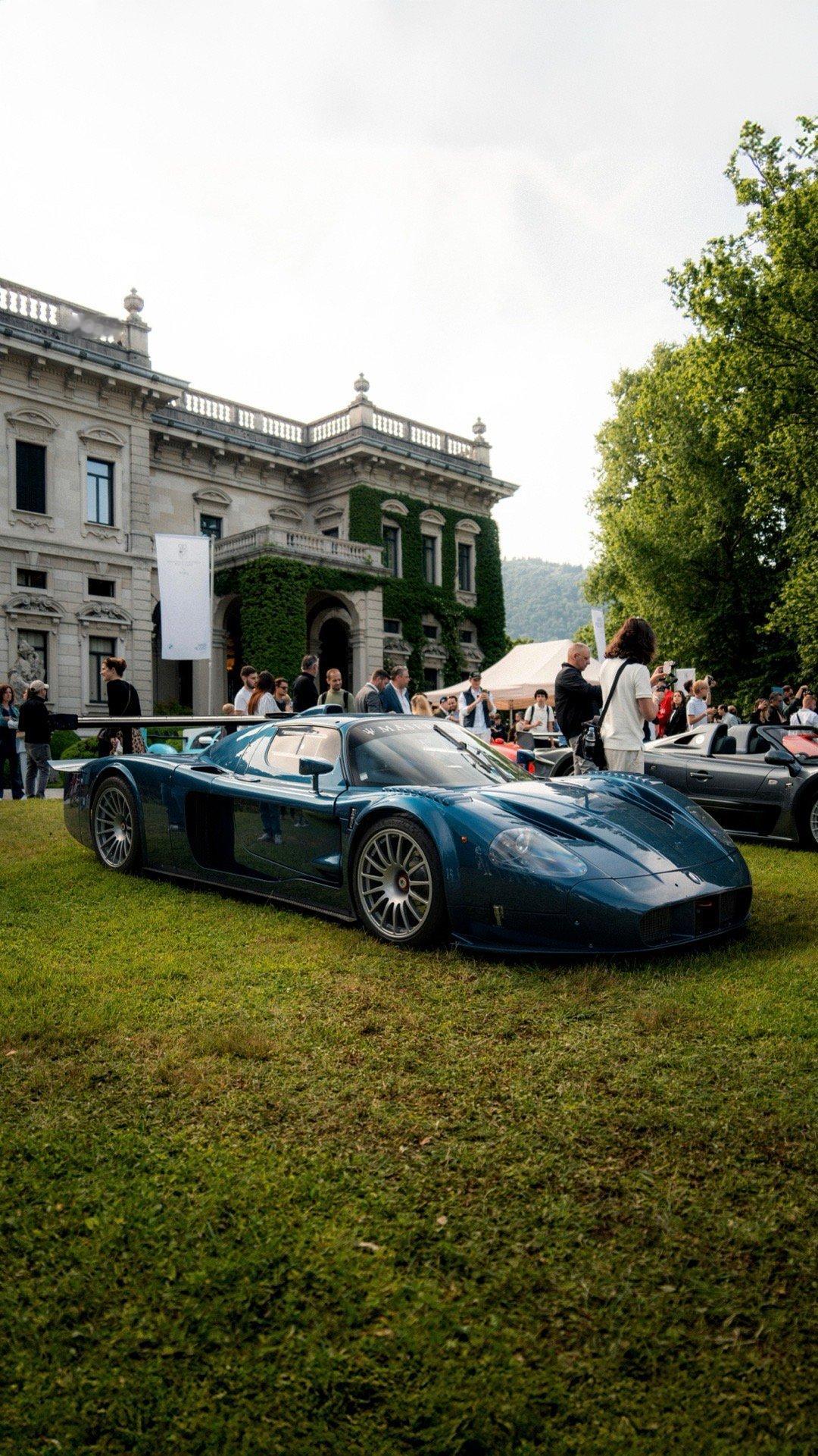 玛莎拉蒂MC12Corsa是基于MC12GT1赛车开发的赛道专用版本，仅生