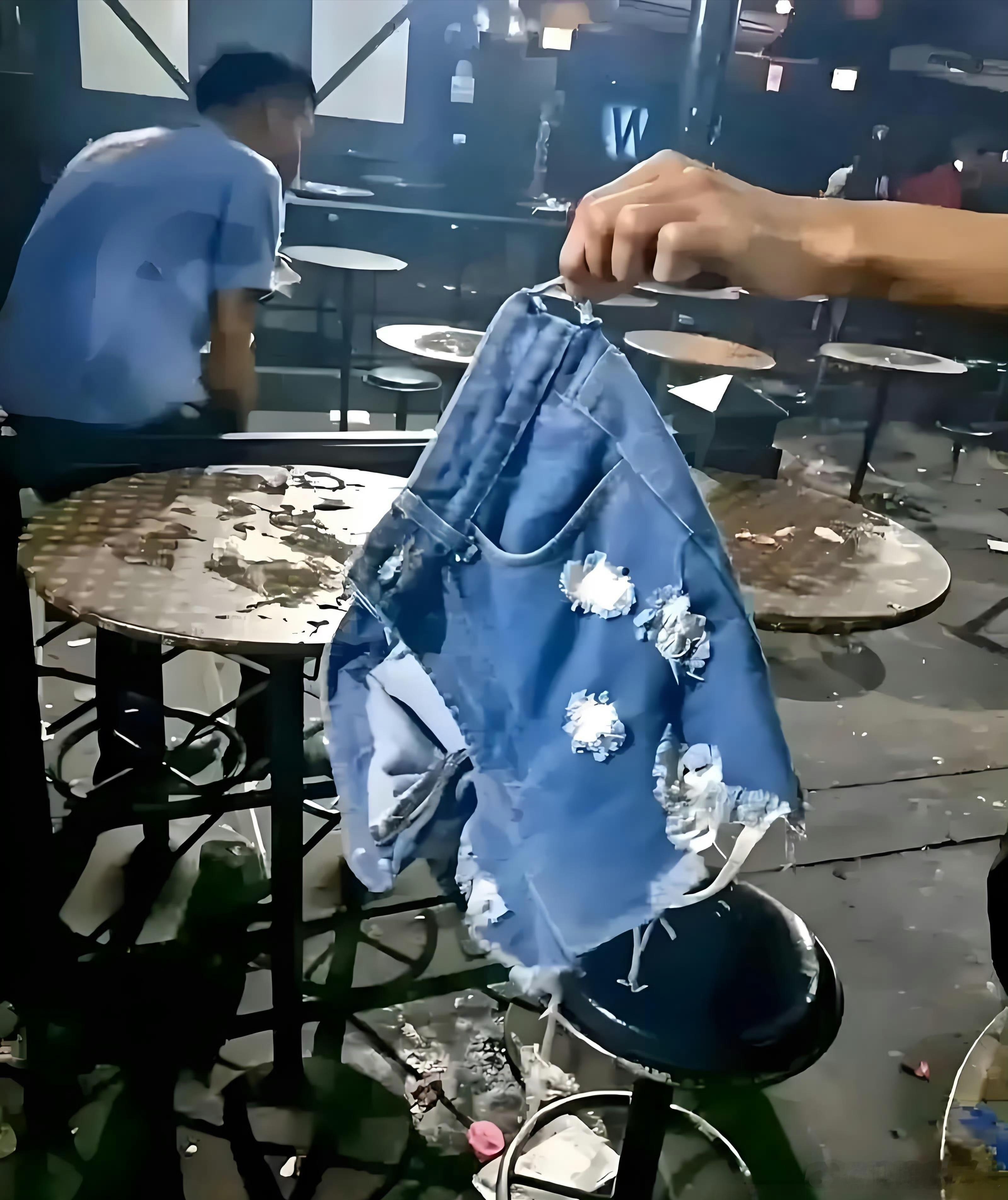 午夜退场后的小酒吧，你会让孩子去酒吧吗？