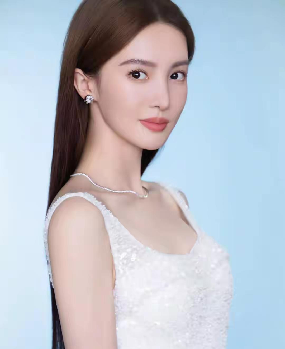 金晨这次肇事逃逸，她的演绎生涯是不是得凉凉了？真的太傻了，作为公众人物，竟然会