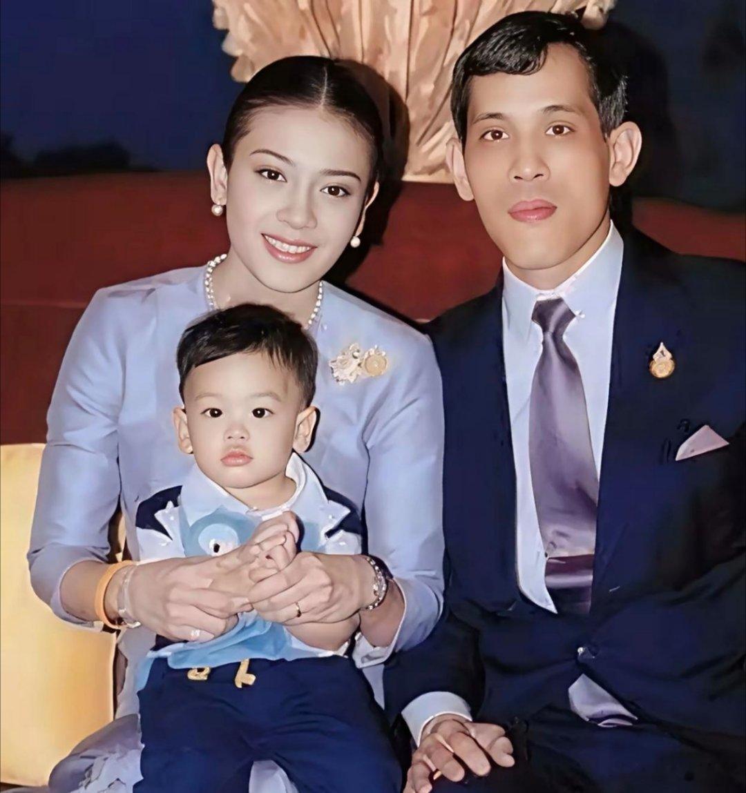 玛哈有五位妻子，西拉米王妃是玛哈的第三任妻子，西拉米曾经做过舞女，非常漂亮，气质