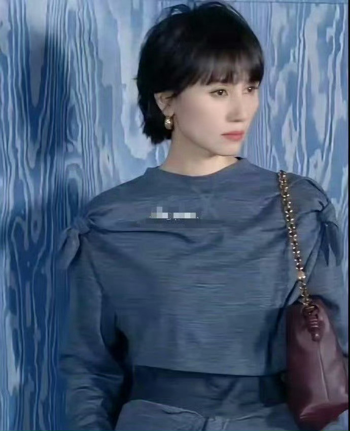 为什么她每次穿衣又不漏，看上去很高级又性感