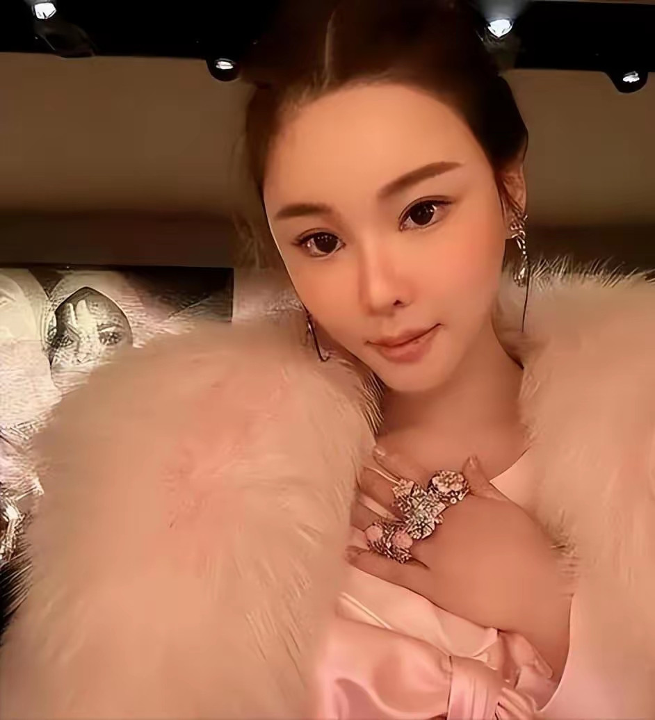 手段残忍骇人！香港名媛蔡天凤案高院开庭。前夫邝港智、前公公邝球、前夫兄长邝港杰提前16天备好电锯、搅