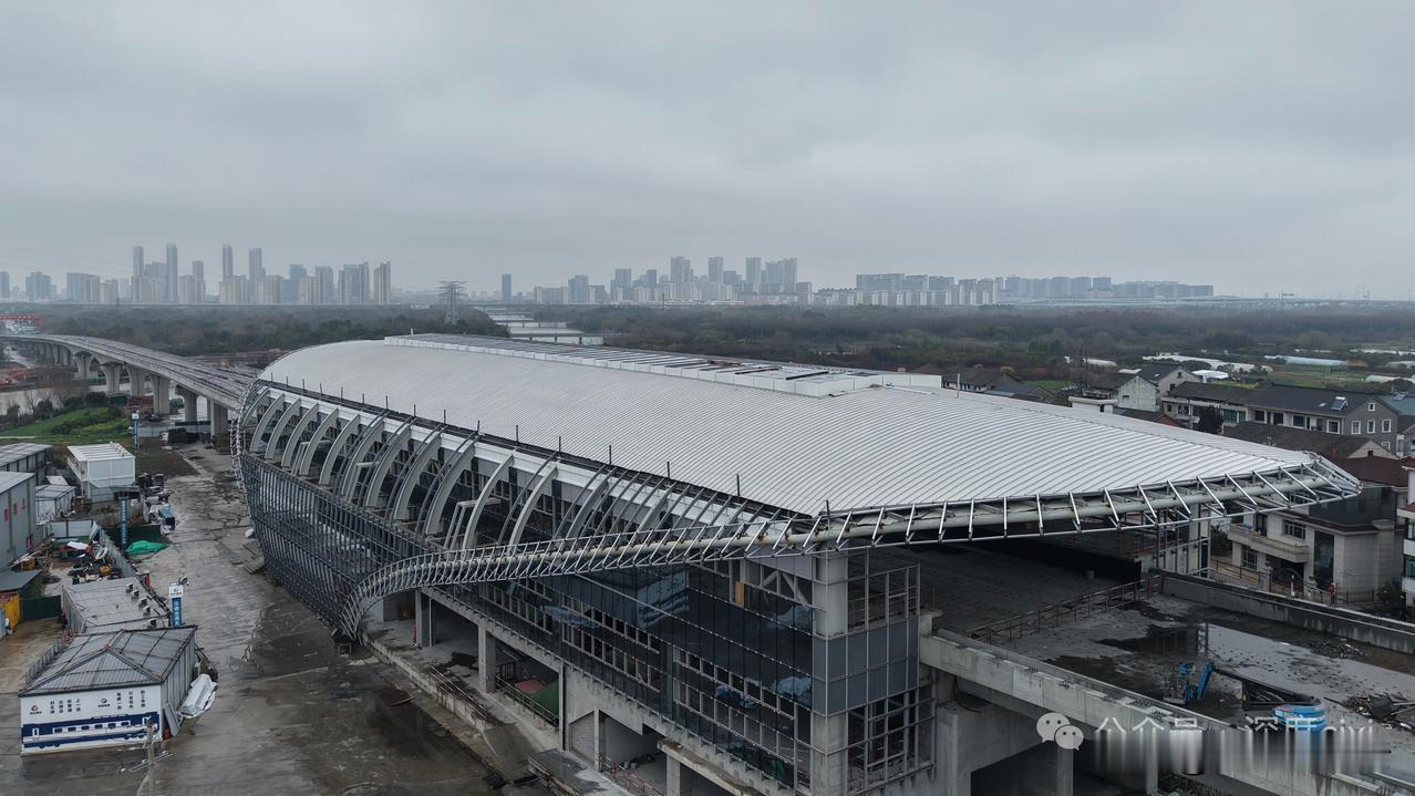 很多人都拿慈溪和义乌比，那今天我们就来说一说慈溪的地铁，慈溪市的地铁交通也就是宁