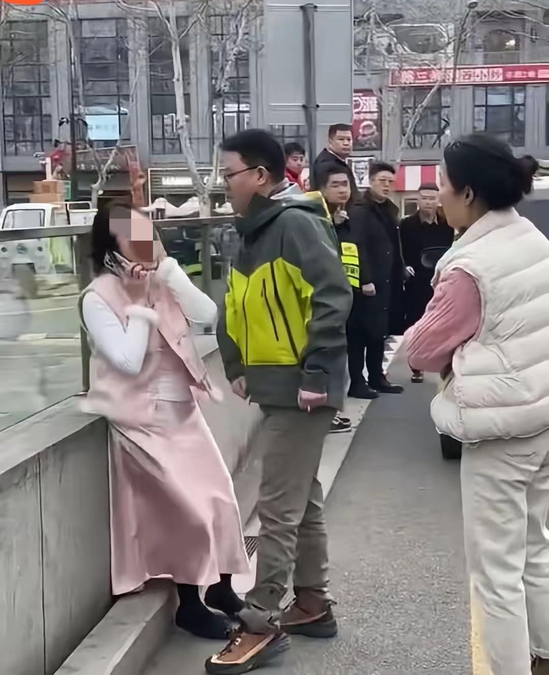 出门在外，得饶人处且饶人，不要因为一时的逞能挨了揍，还没有地方说理去。扬州被