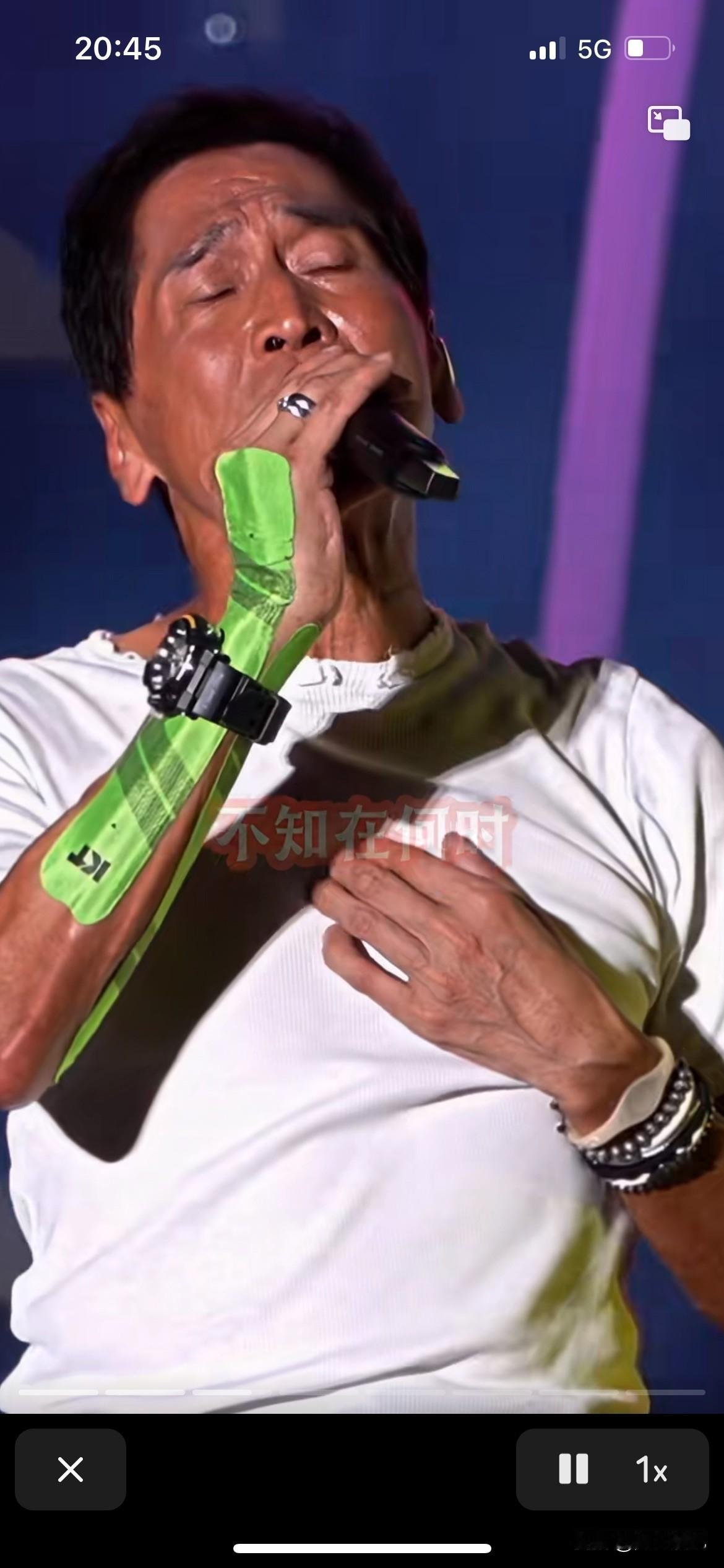 怎么敢相信这是齐秦老师，竟然老成这个样子，这张脸跟一个老农民一样，脸上暗淡无光，