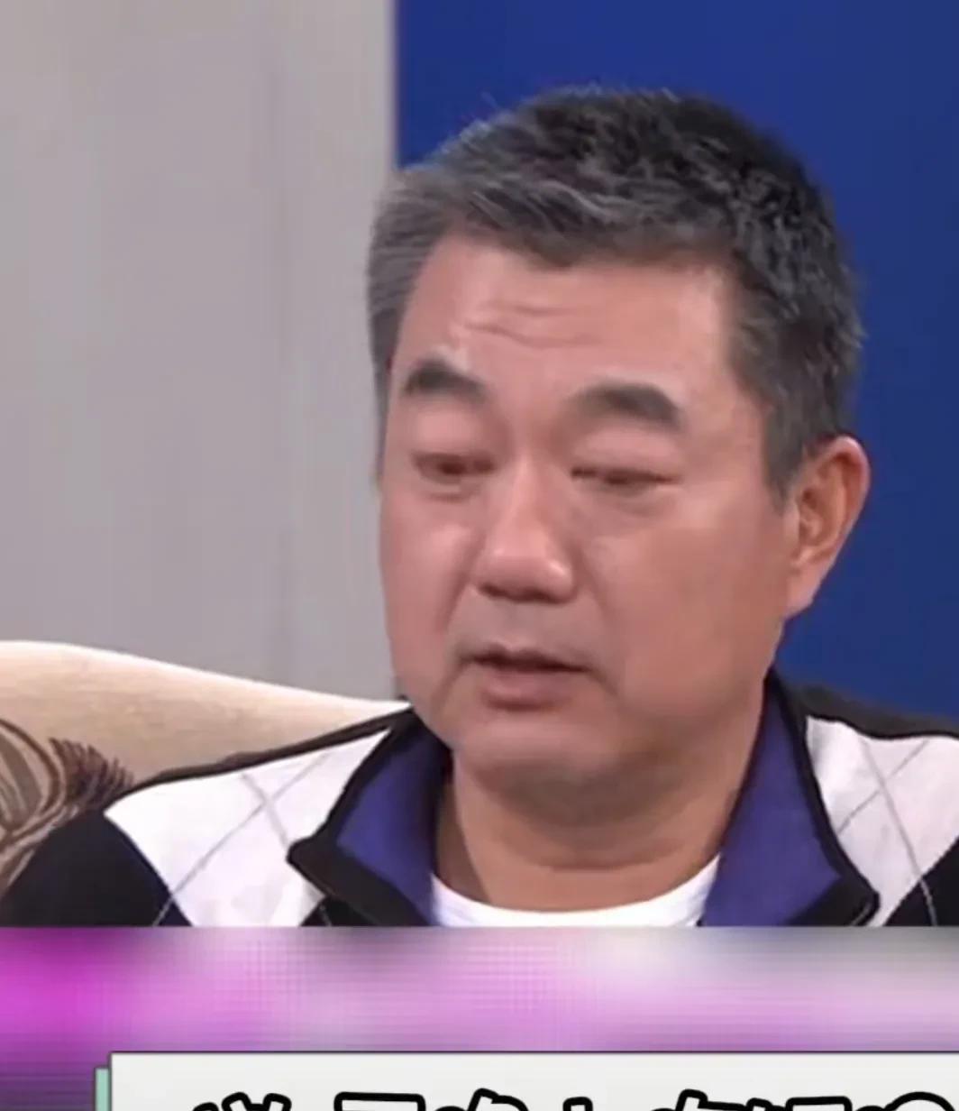 演员<em>董勇</em>说：“有次，我有一小哥们，说哥，晚上吃饭吧，我说不行，拍戏呢，拍什么戏呢