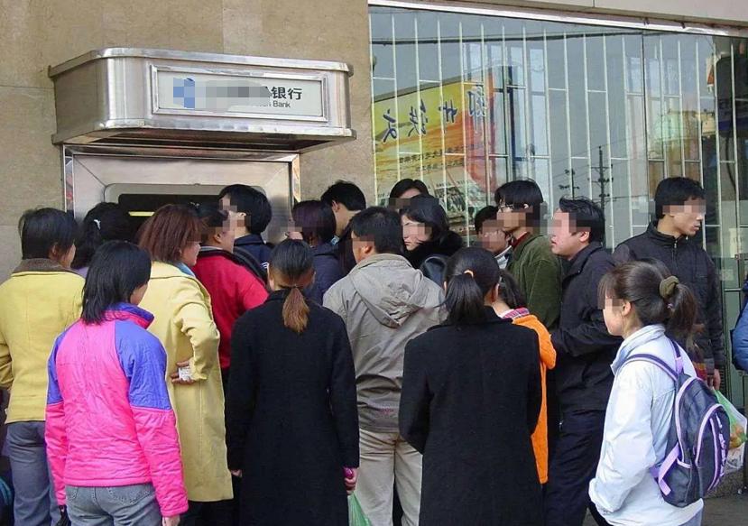 大家注意到没？这届年轻人消费时越来越清醒了，已经出现了3个反常现象！第一，结