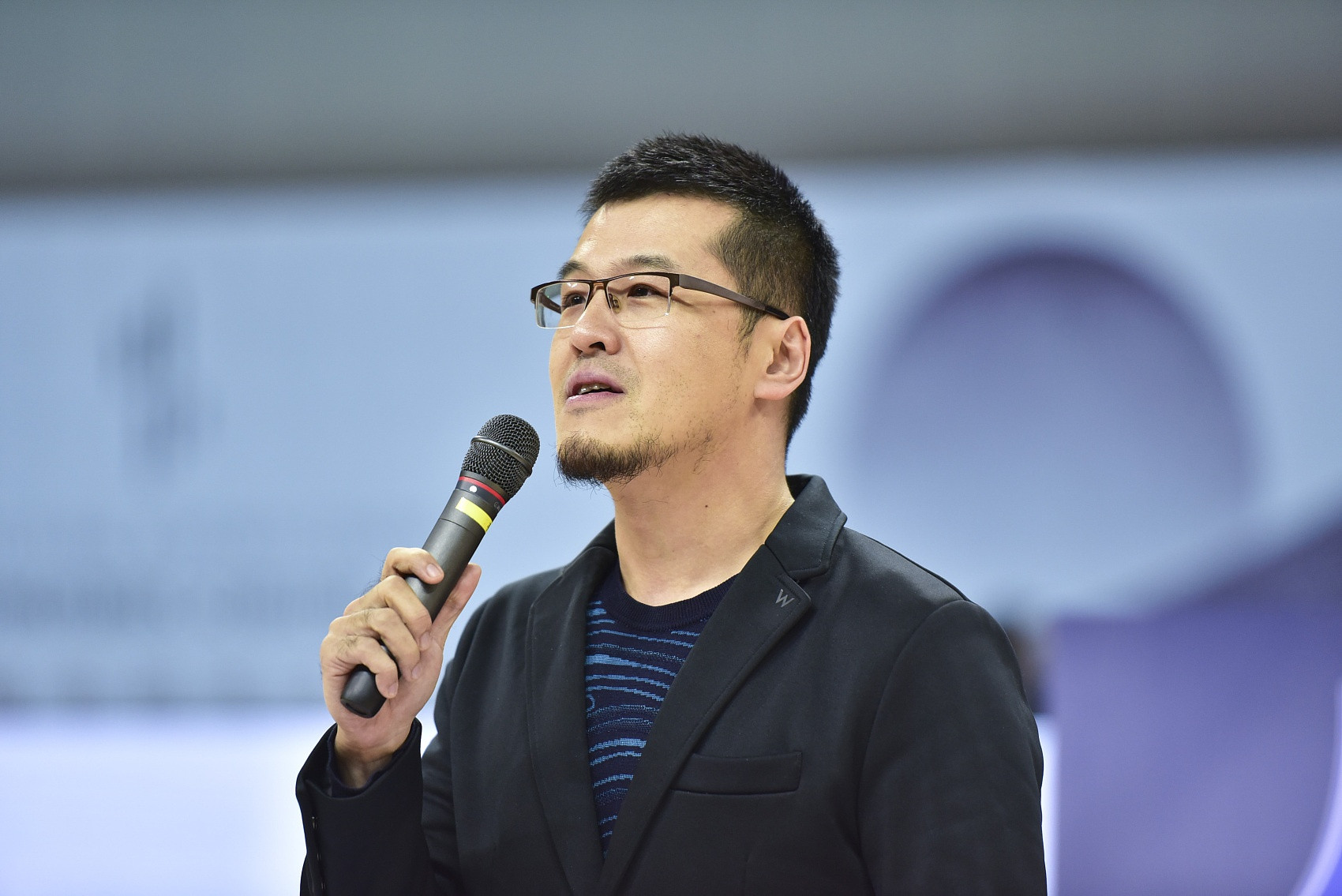 杨毅: CBA公司完全错误判断了经济版权形势 到哪儿谈都撇着大嘴