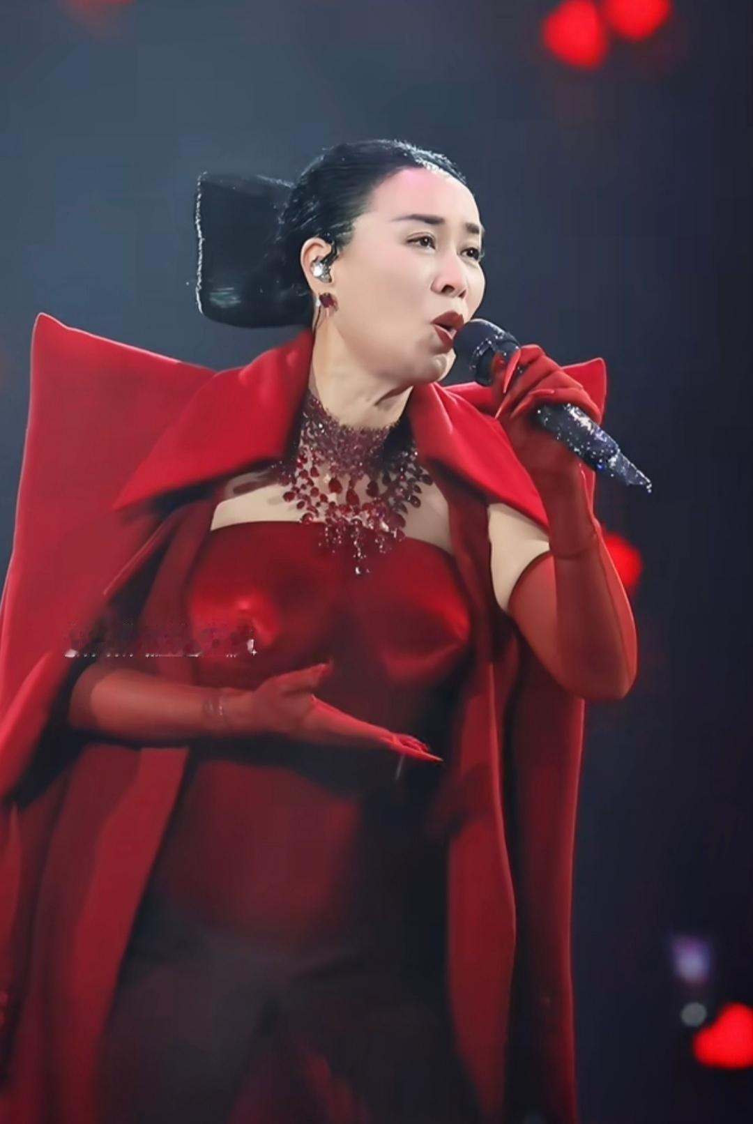 我能接受那英开演唱会，也能接受那英变老了，但我真的接受不了，都已经58岁的她