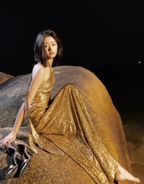 资本家的女儿不会难看的，你看黄杨钿甜就知道了​