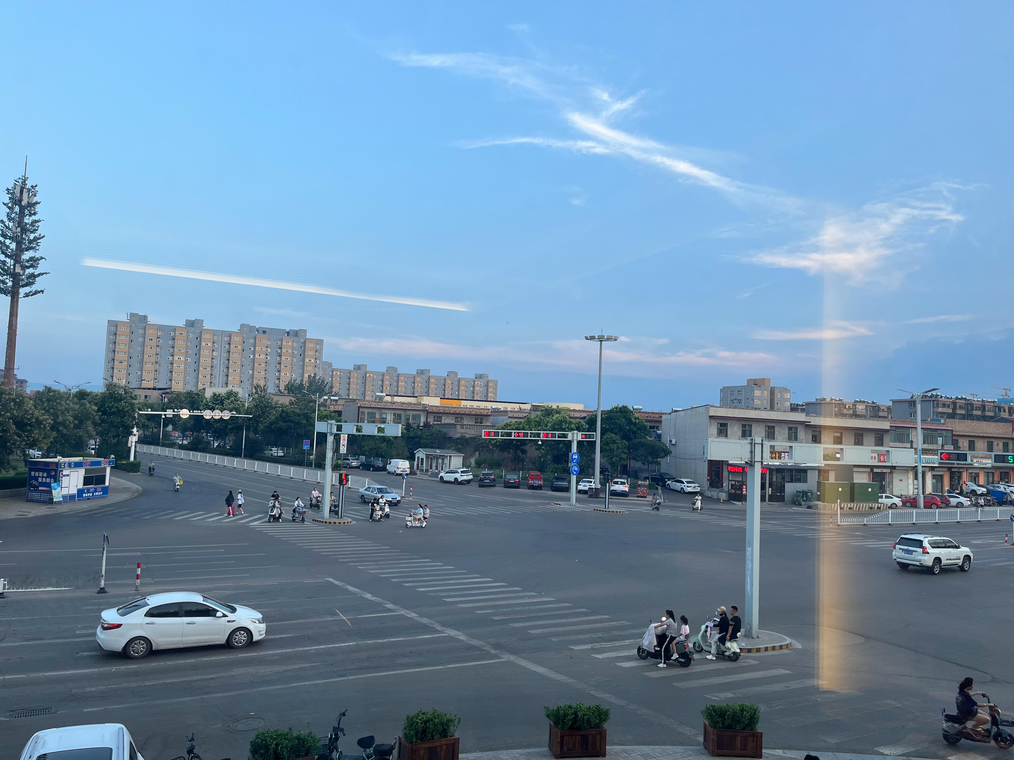 买了电车以后，除了几次近郊游，这还是第一次较远距离自驾游。平遥古城距离郑州400