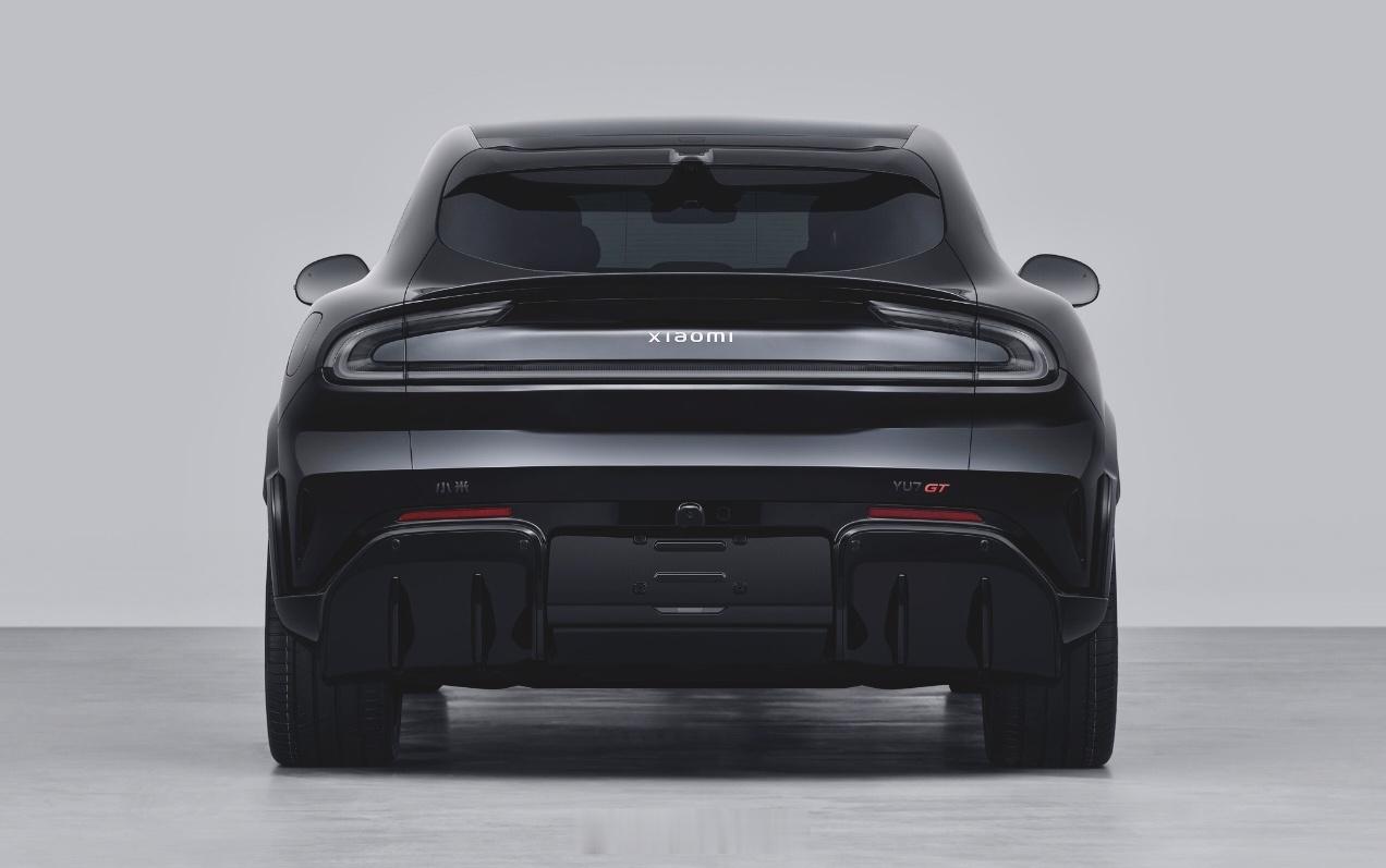 今年我有一种感觉，就是小米重磅新车的节奏明显快了，而且是猛招连发的阵仗，新SU7