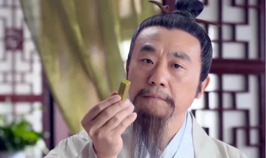 1375年，刘伯温去世，草草下葬。然而，没过几天，朱元璋却命人重新挖出了棺材，还