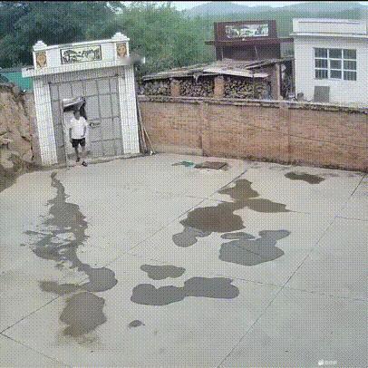 我爸十块钱买的摄像头，怎么这么奇怪呢。[大笑][大笑][大笑][大笑][大笑]