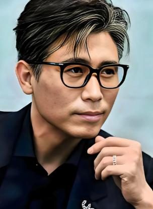 51岁，5个孩子，一对双胞胎，还有一个是妻子带来的，李乃文的担子，比我们想的重太