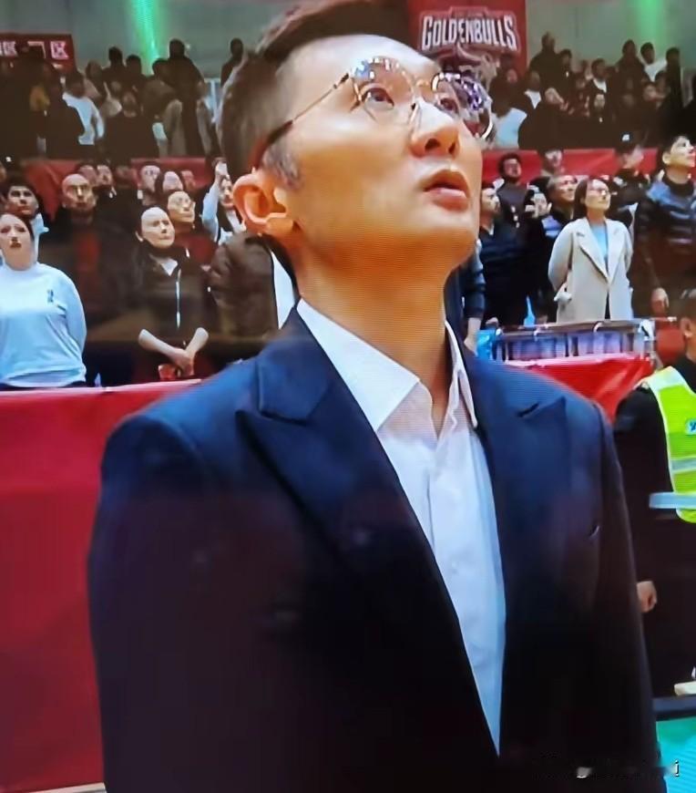 现在cba成绩最差的名帅，非他俩莫属了吧？山东高速男篮的邱彪带领山东高速男篮一路