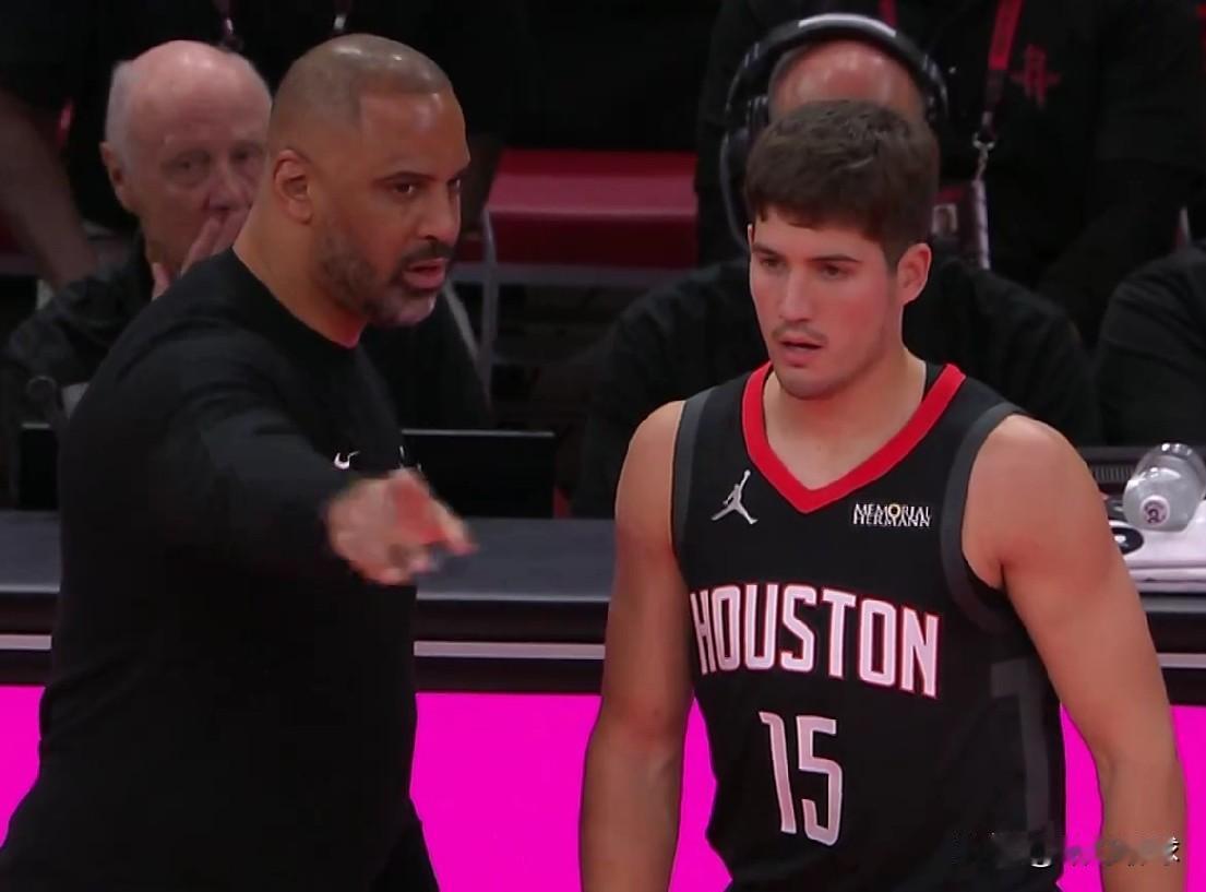 同样是第3顺位被选中！！！谢泼德与埃奇库姆本赛季目前数据对比！！！谢泼德：2