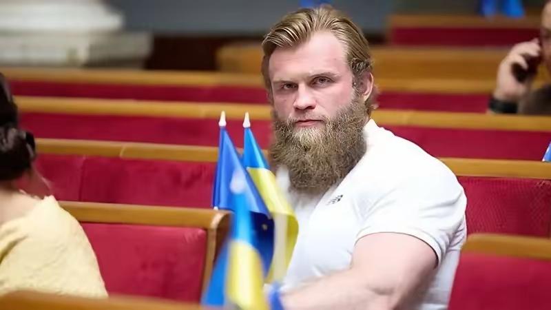 【没有对比就没有伤害】11月7日消息，乌克兰最高拉达议员阿尔捷姆·德米特鲁克在