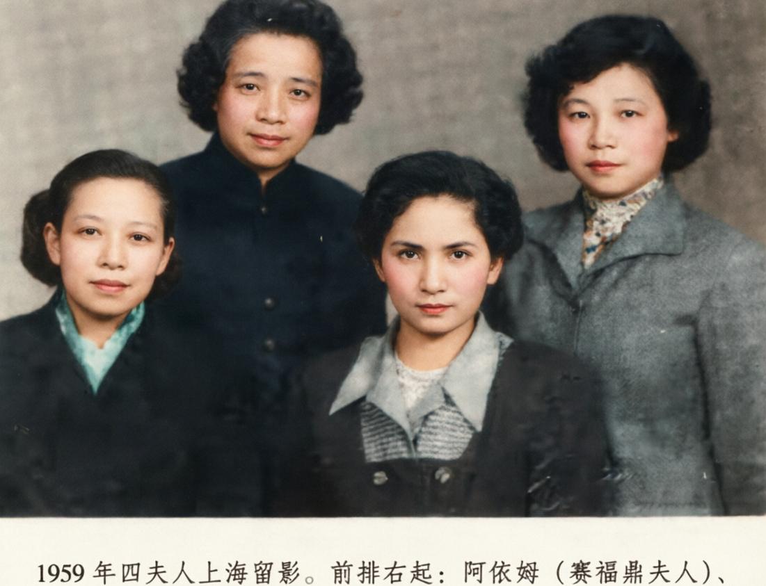 1959年，四位夫人在上海相伴留影，我敢打赌，认识三位以上，绝对是历史课代表，我