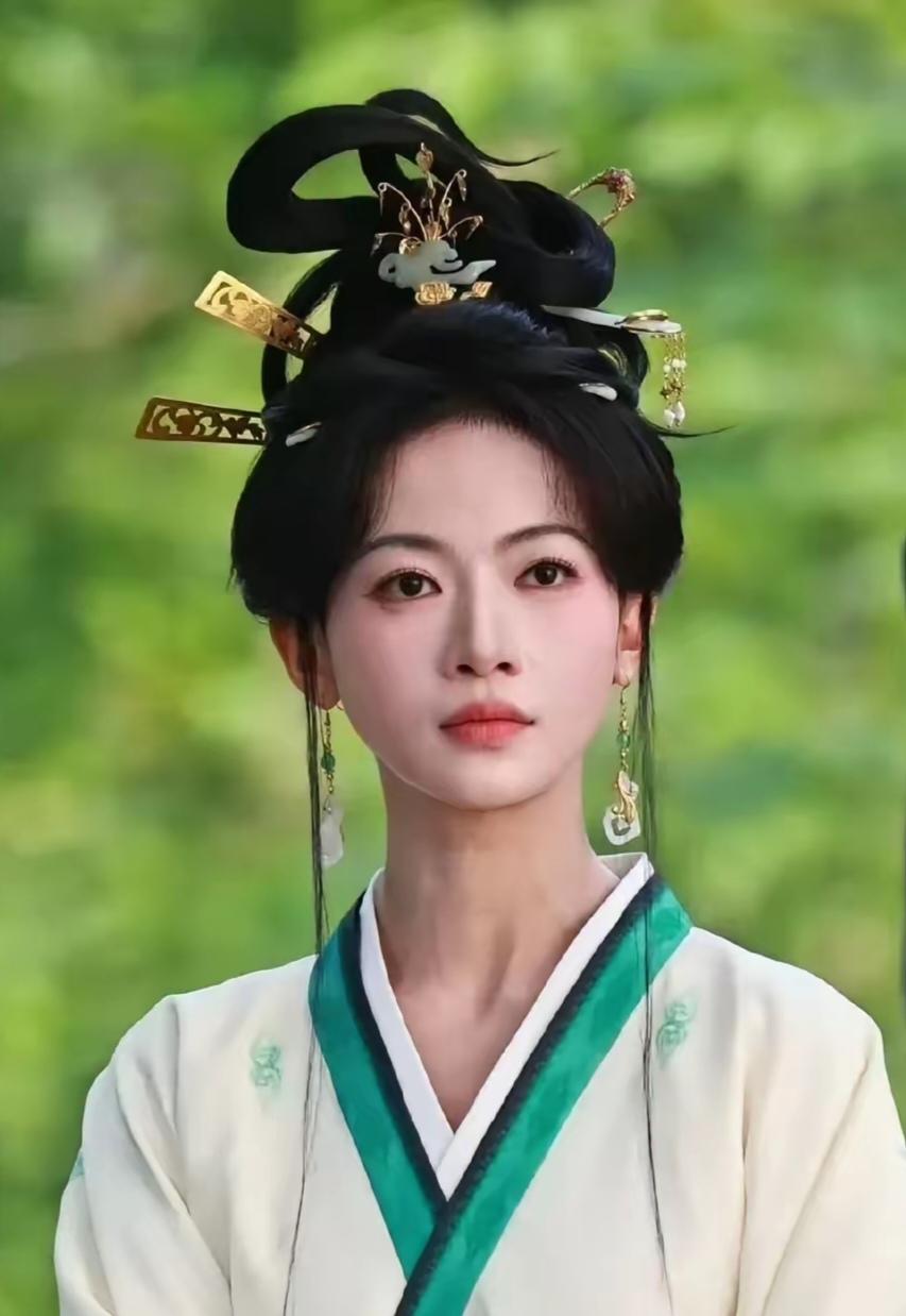 所以是胖好，还是瘦好？当内娱女艺人集体变瘦的时候，有一个逆行者：吴谨言产后发