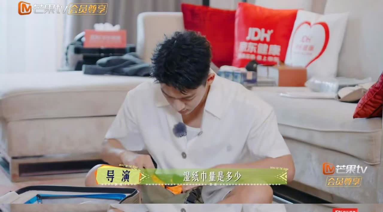 看到张晚意收拾行李的vlog，终于明白为什么当鸟屎掉到马思纯的衣服上时，张晚意会