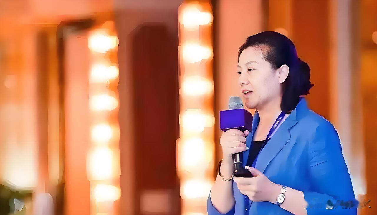 大润发年薪336万美女CEO李卫平入职2个月被带走调查后“失联”，曾是盒马的老