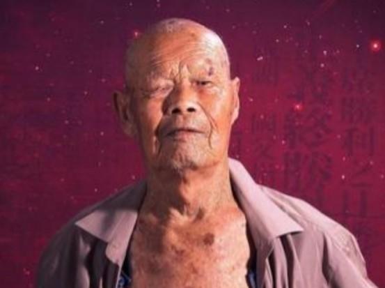 1956年，35岁的农民咳嗽10年，但却一直拒绝就医，一天，他突然用力一咳，一个