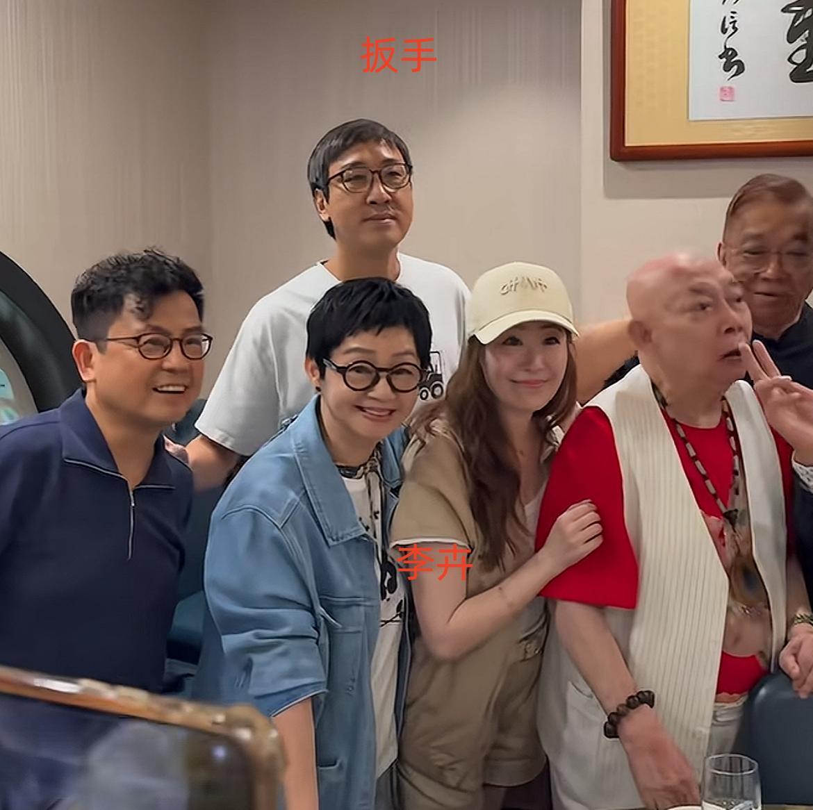 周星驰电影配角“大聚会”，超10位为“大师兄”黄一飞庆祝生日现场满是回忆，独缺