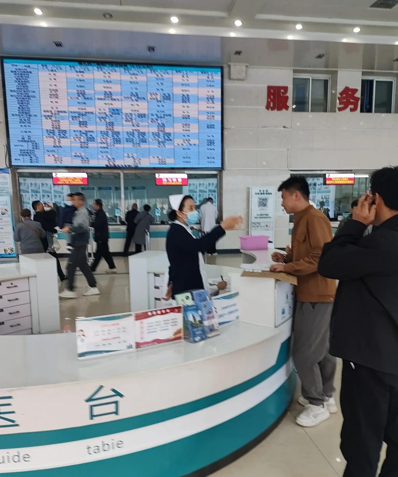 今天听一个医学教授提问，他说如果辛辛苦苦从大学到博士学医十几年，将来面临的情况很