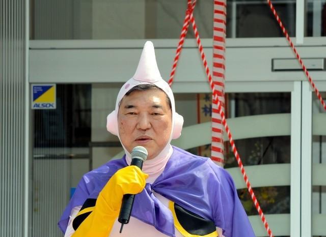 石破茂挺逗，选举的时候睡觉，喜欢打扮成魔人布欧，喜欢磕女团，这次中国阅兵完以后，